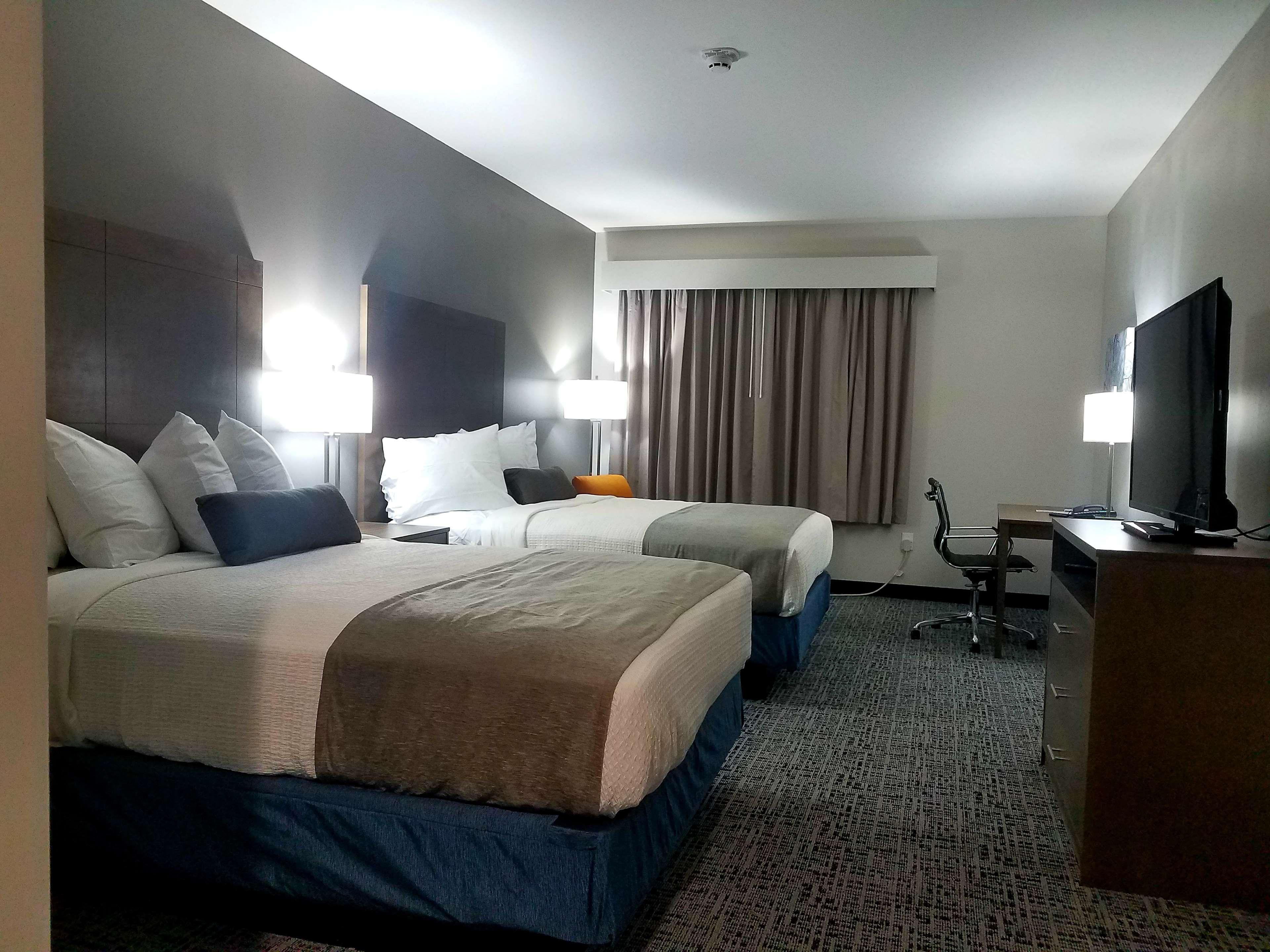 Best Western Plus Wayland Hotel Shelbyville Exterior photo
