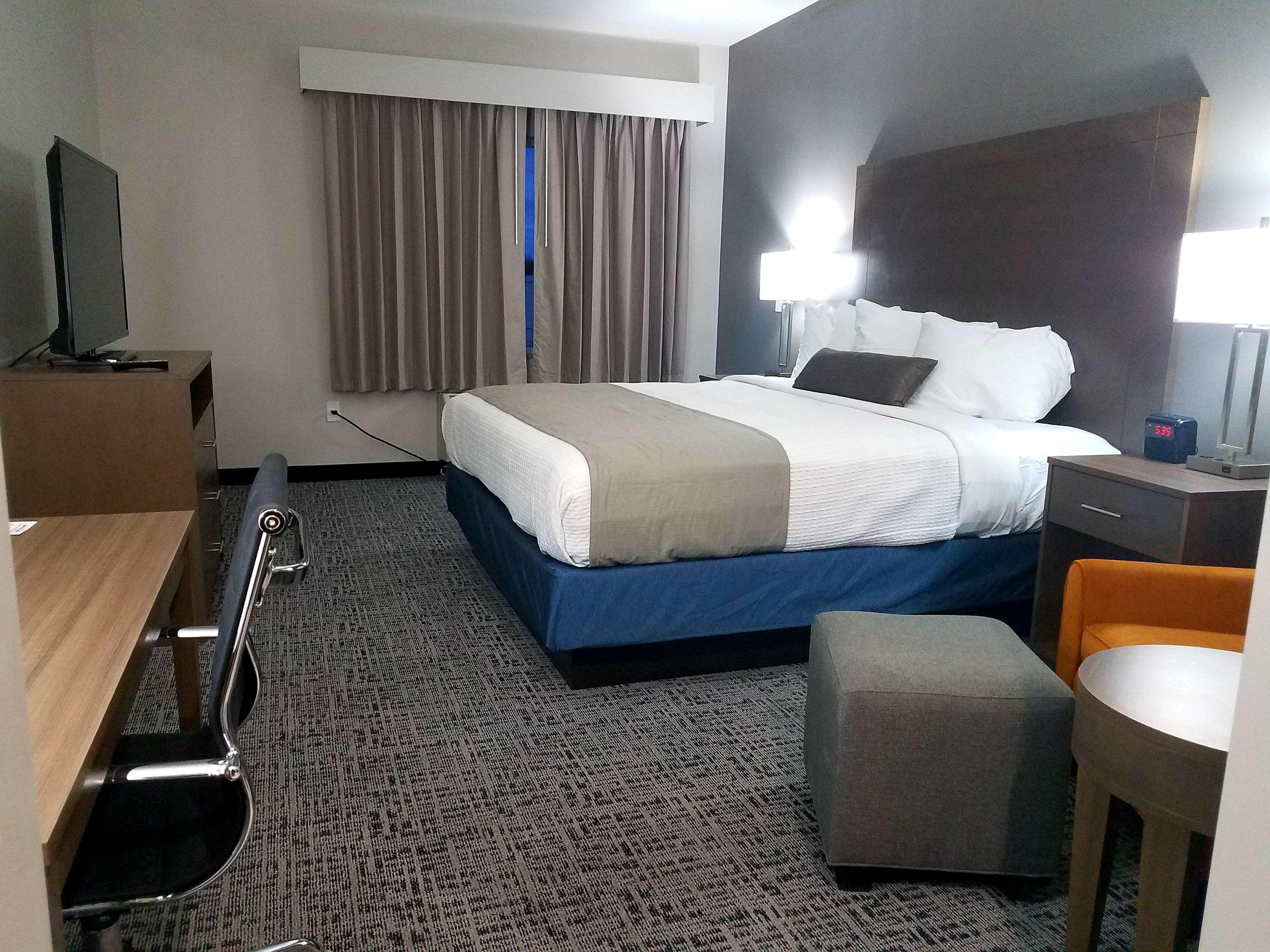 Best Western Plus Wayland Hotel Shelbyville Exterior photo