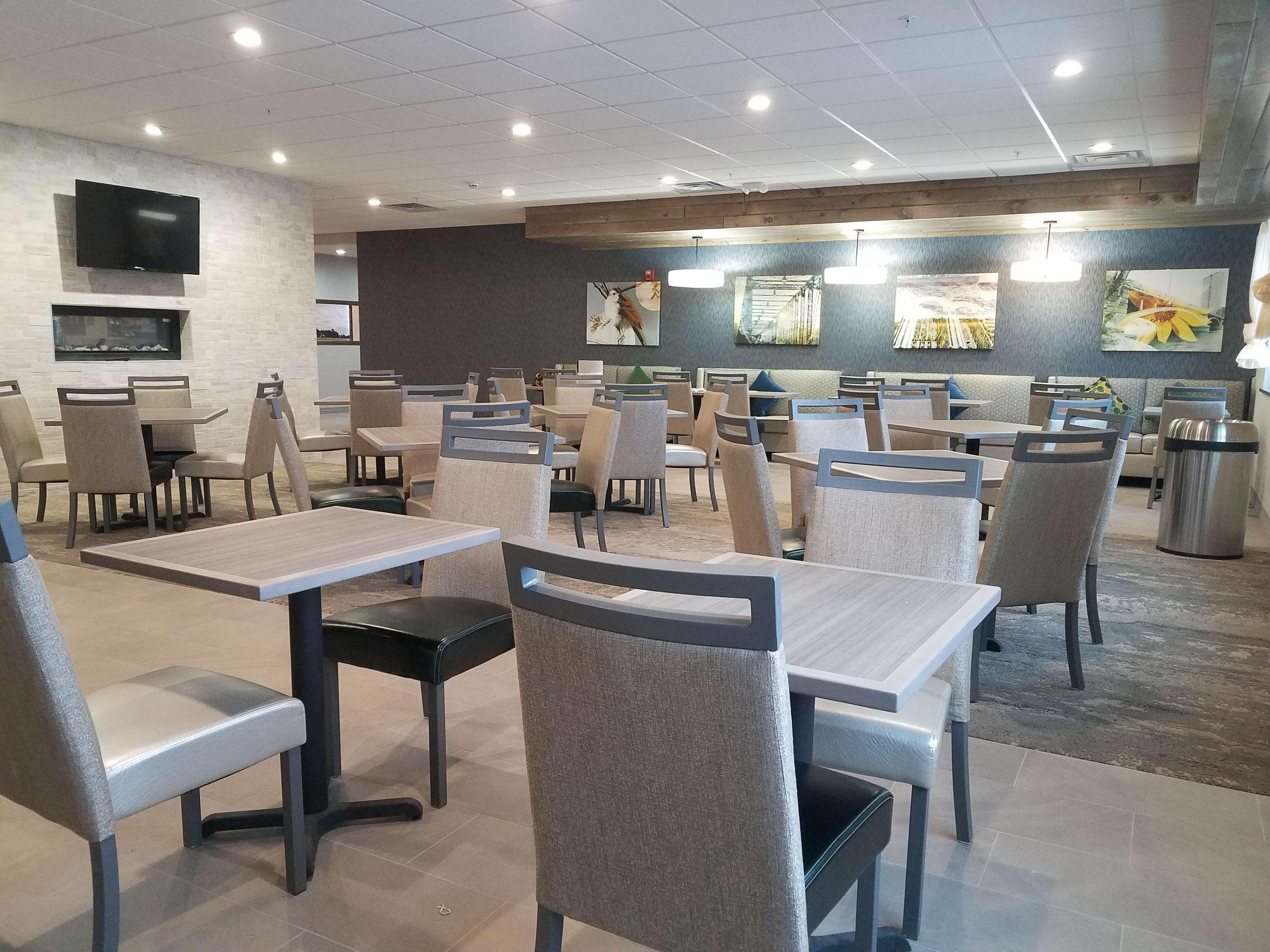Best Western Plus Wayland Hotel Shelbyville Exterior photo