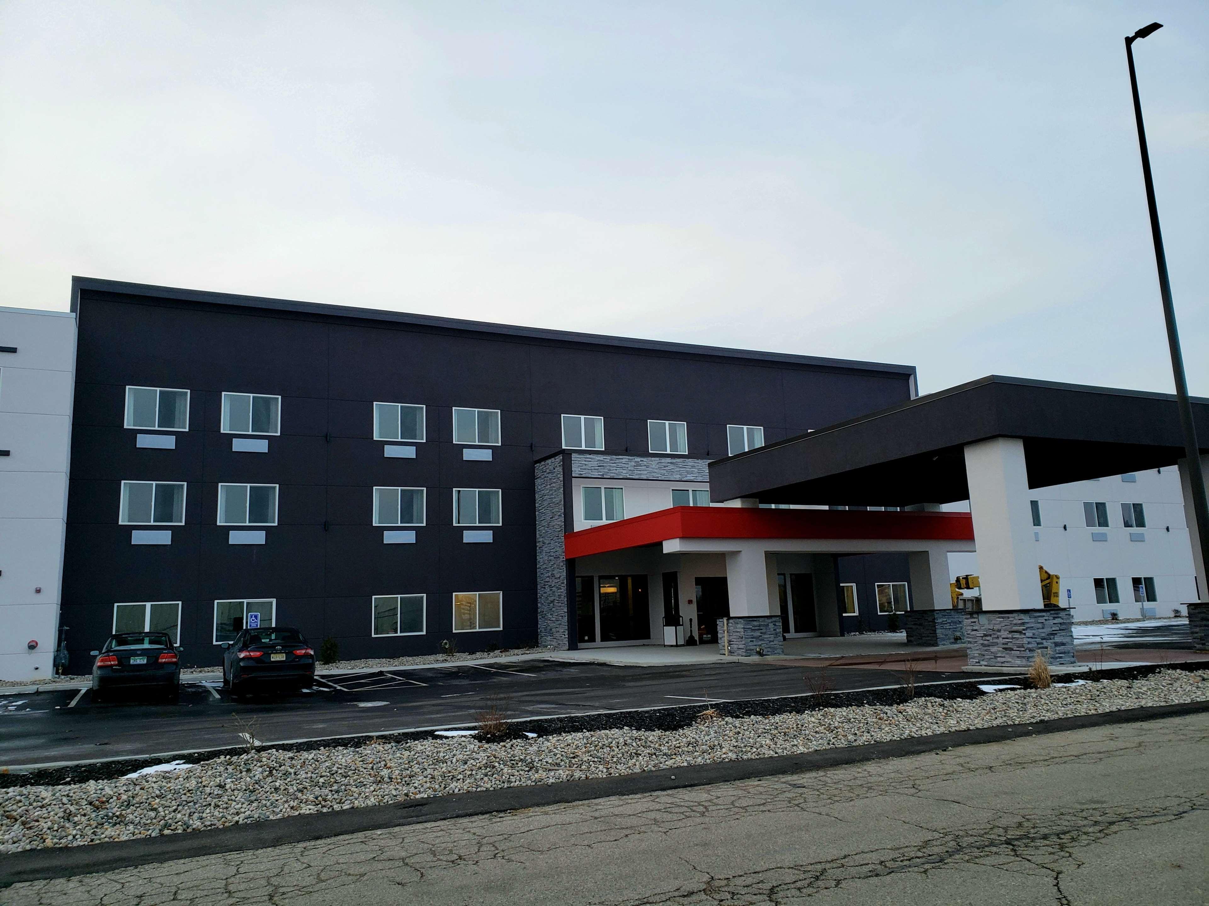 Best Western Plus Wayland Hotel Shelbyville Exterior photo